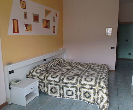 Hotel Stazione Paratico Esterno foto