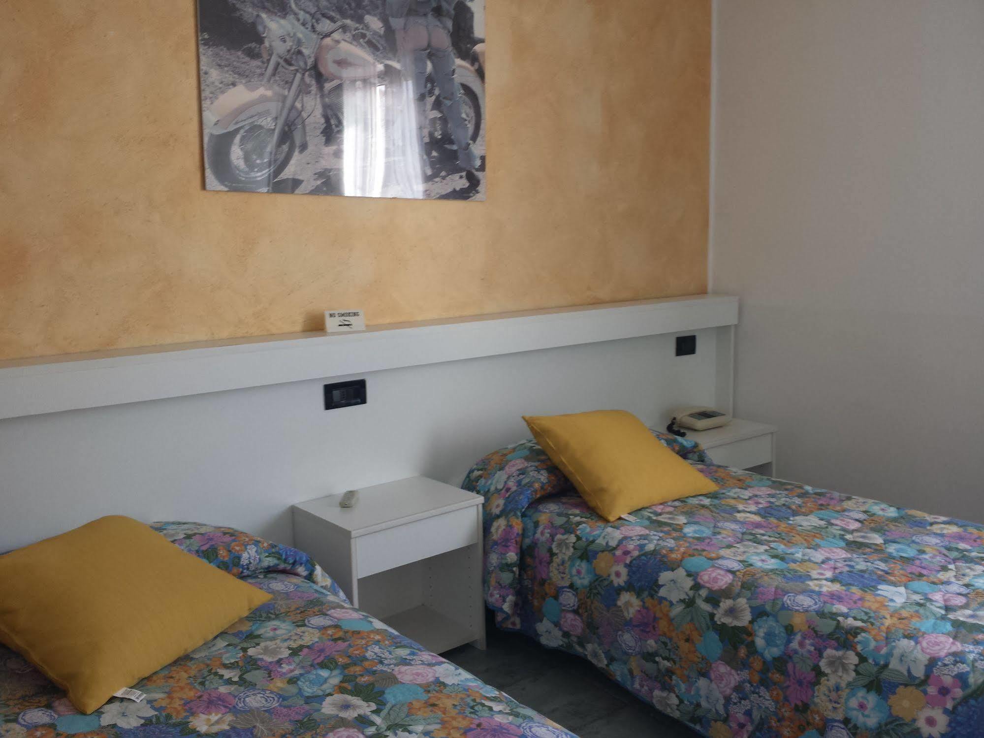 Hotel Stazione Paratico Esterno foto